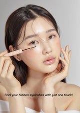 women holding the vely vely mascara