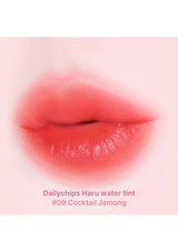 Close-up of a lip with Dailychips Haru water tint #09 Cocktail Jamong on a pink background
