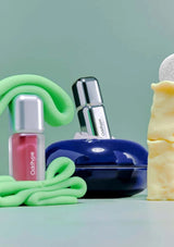 Close-up of a red surface with text about a non-sticky finish and voluminous gloss.