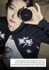 Person holding a round compact mirror with text about skincare benefits.