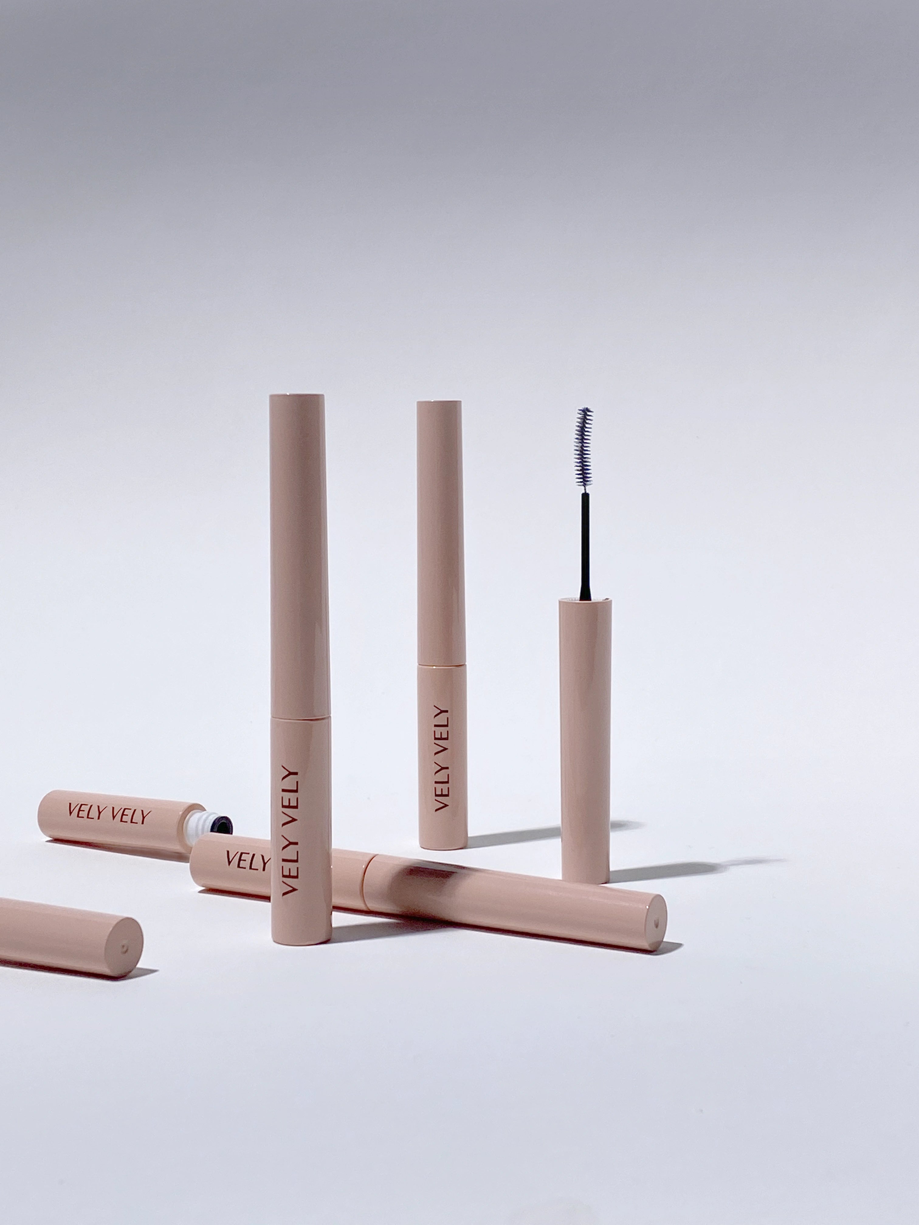 VELY VELY Super Slim Mascara in white background